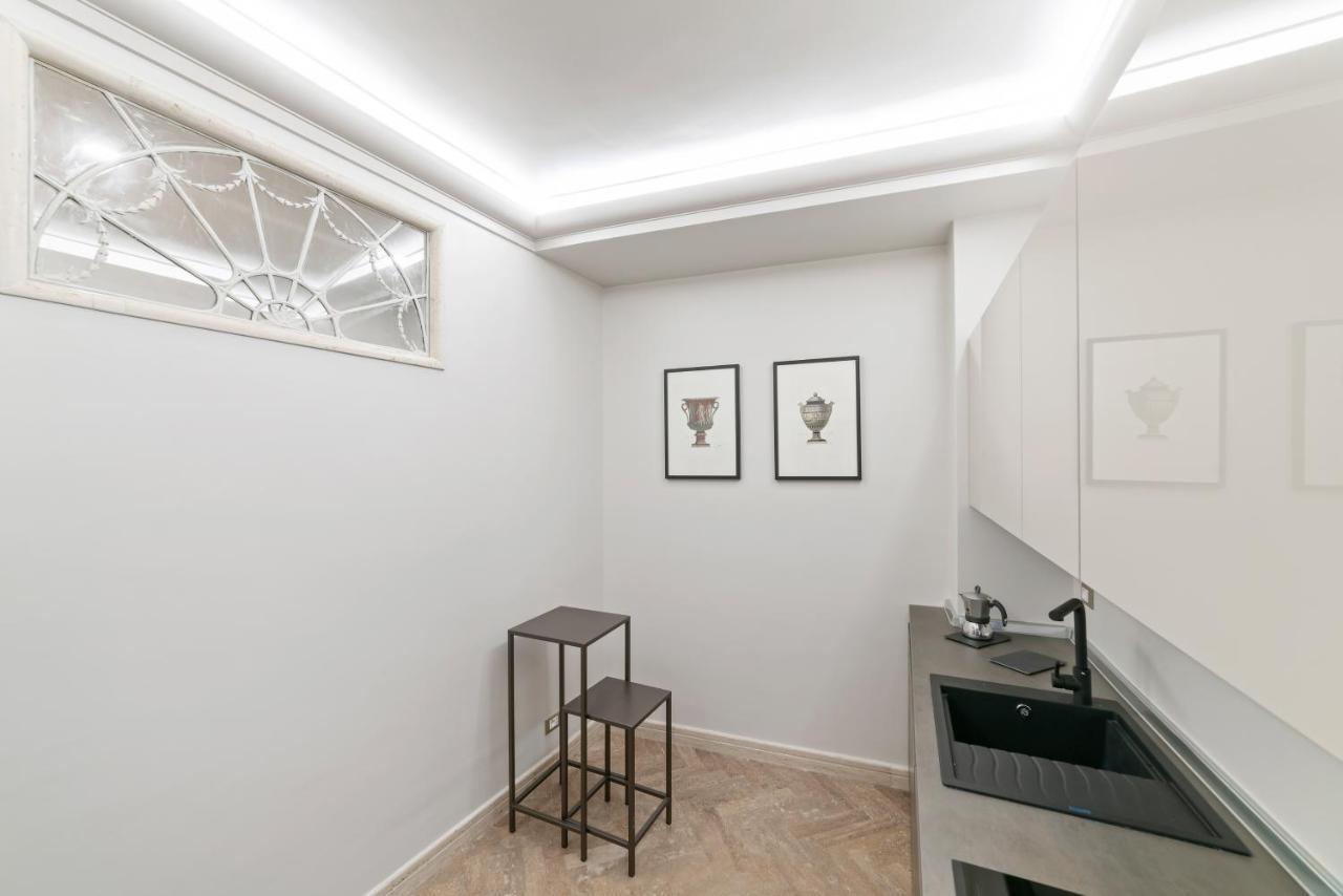 Bmga L Viapaola43 Palace * Rom